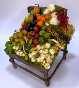Banchetto di frutta e verdura in cera – Accessorio per presepe napoletano del '700, figure 25 cm - immagine 3