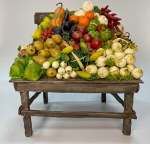 Banchetto di frutta e verdura in cera – Accessorio per presepe napoletano del '700, figure 25 cm - immagine 6