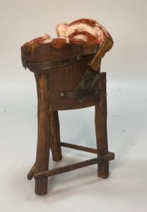 Ceppo in legno con carne in cera – Accessorio per Presepe Napoletano Figure 25 cm - immagine 2