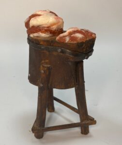 Ceppo in legno con carne in cera – Accessorio per Presepe Napoletano Figure 25 cm - immagine 4