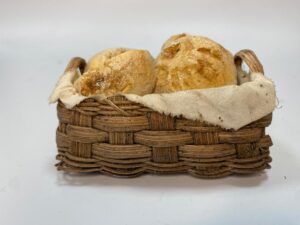 Cesta di pane in pasta di sale – Accessorio per figure da 25 cm – Presepe Napoletano '700 - immagine 2