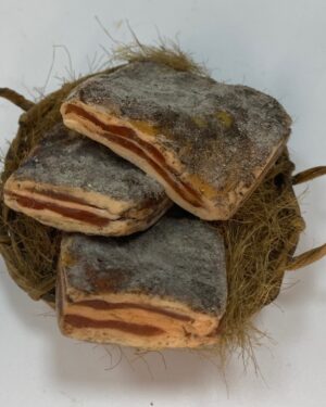 Cesta con 3 pancette in cera – Accessorio per Presepe Napoletano 700, figure 25 - 30 cm