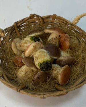Cesta con funghi porcini in cera – Accessorio per Presepe Napoletano 700, figure 25-30 cm