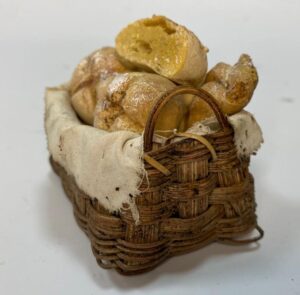 Cesta di pane in pasta di sale – Accessorio per figure da 25 cm – Presepe Napoletano '700 - immagine 4