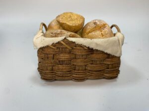 Cesta di pane in pasta di sale – Accessorio per figure da 25 cm – Presepe Napoletano '700 - immagine 2