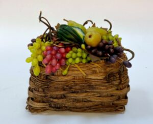 Cesto Artigianale di Frutta e Verdura in Cera per Presepe Napoletano, Adatto a Figure 30-35 cm" - immagine 2