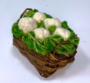 Cesta artigianale di cavoli in cera – Miniatura per presepe napoletano 25-30 cm, stile settecentesco - immagine 2