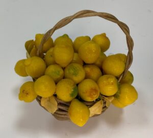 Cesta con Manico di Limoni di Sorrento in Cera – Presepe Napoletano ’700 Figure 25 cm - immagine 3