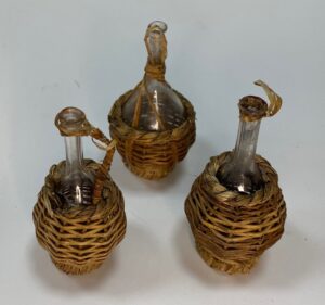 Fiasco in vetro impagliato per presepe napoletano Figure 25-30 cm - immagine 3