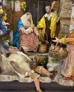 Natività nella rovina antica – Sacra Famiglia con 8 pastori in terracotta da 25 cm con occhi in vetro