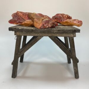 Tavolo con Pezzi di Macelleria in Terracotta – Presepe Napoletano ’700 Figure 25–30 cm - immagine 2