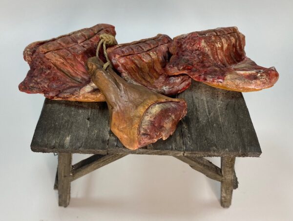 Tavolo con Pezzi di Macelleria in Terracotta – Presepe Napoletano ’700 Figure 25–30 cm