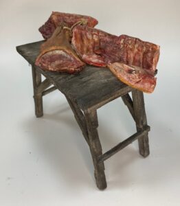 Tavolo con Pezzi di Macelleria in Terracotta – Presepe Napoletano ’700 Figure 25–30 cm - immagine 4