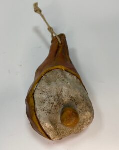 Prosciutto di Maiale in Terracotta Dipinto a Mano – Presepe Napoletano '700 – Per Figure 30/35 cm - immagine 3