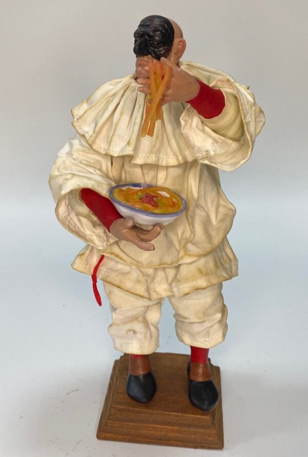 Pastore Pulcinella con piatto di spaghetti – Figura 25 cm – Presepe Napoletano '700