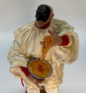 Pastore Pulcinella con piatto di spaghetti – Figura 25 cm – Presepe Napoletano '700 - immagine 3