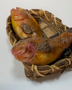 Cesta con Pesci in Cera – Accessorio per Pastori 25-30 cm – Presepe Napoletano '700