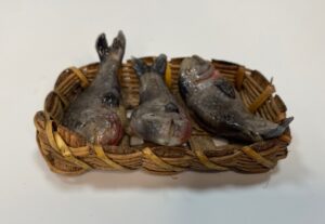 Cesta con Pesci in Cera – Accessorio per Pastori 25 cm – Presepe Napoletano '700 - immagine 4