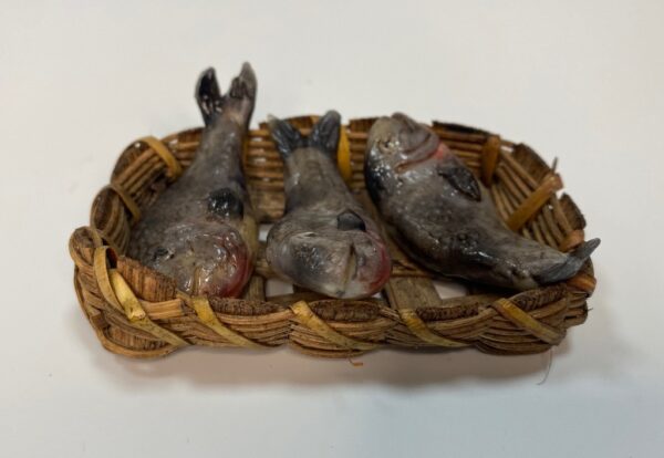 Cesta con Pesci in Cera – Accessorio per Pastori 25 cm – Presepe Napoletano '700